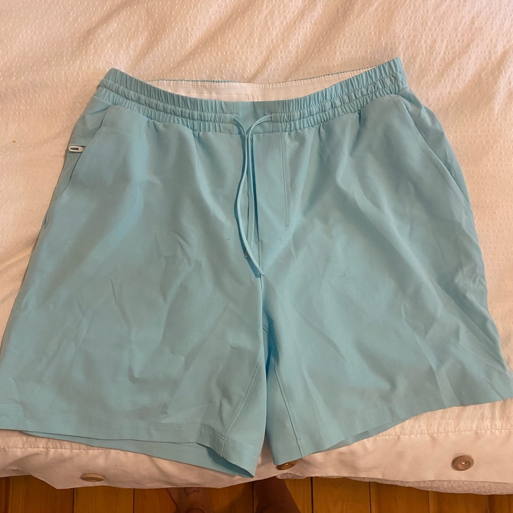 Lululemon men’s pool short 7” sz L